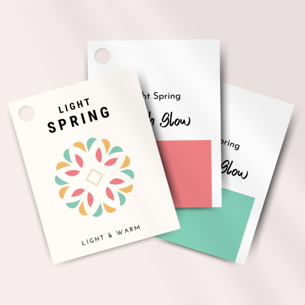 Light Spring kleurenwaaier met zachte, lichte en warme tinten. Een handig hulpmiddel voor Light Spring types om makkelijker te shoppen en kledingkleuren te kiezen die flatteren.
