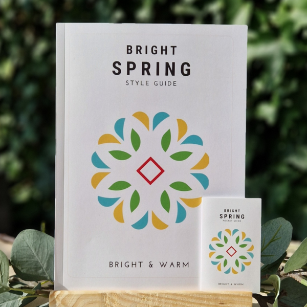 Bright Spring kleurenanalyse gids en pocket guide – handleiding met kleuradvies en seizoenskleuren voor het lentetype. Shop met vertrouwen kleding in de juiste kleuren en stel outfits samen die jouw frisse uitstraling versterken met behulp van dit kleurenpalet.