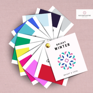 Bright Winter kleurenwaaier met 56 kleuren voor een helder en contrastrijk wintertype