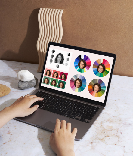 kleurtype test op laptop als onderdeel van een online kleuranalyse volgens het 12 seizoensysteem