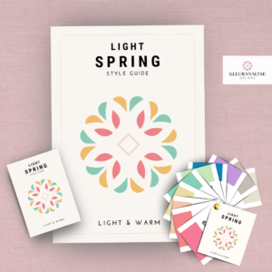 Light Spring kleurpakket met kleurenwaaier, style guide en pocket guide voor een licht en fris lentetype